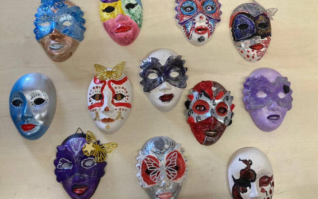 Venecijanske maske u knjižnici